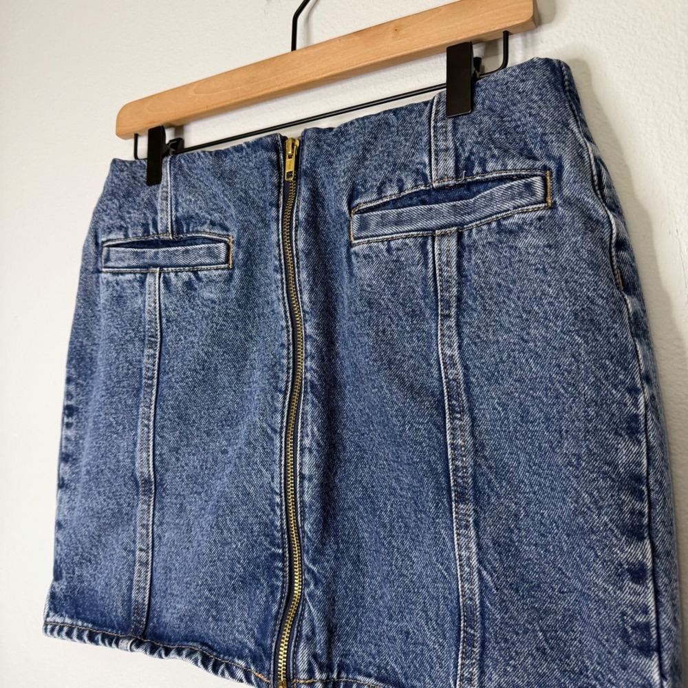 Old Navy - Denim Mini Skirt Front Zipper Medium Wash 100% Cotton Size 6 - Picture 2 of 8